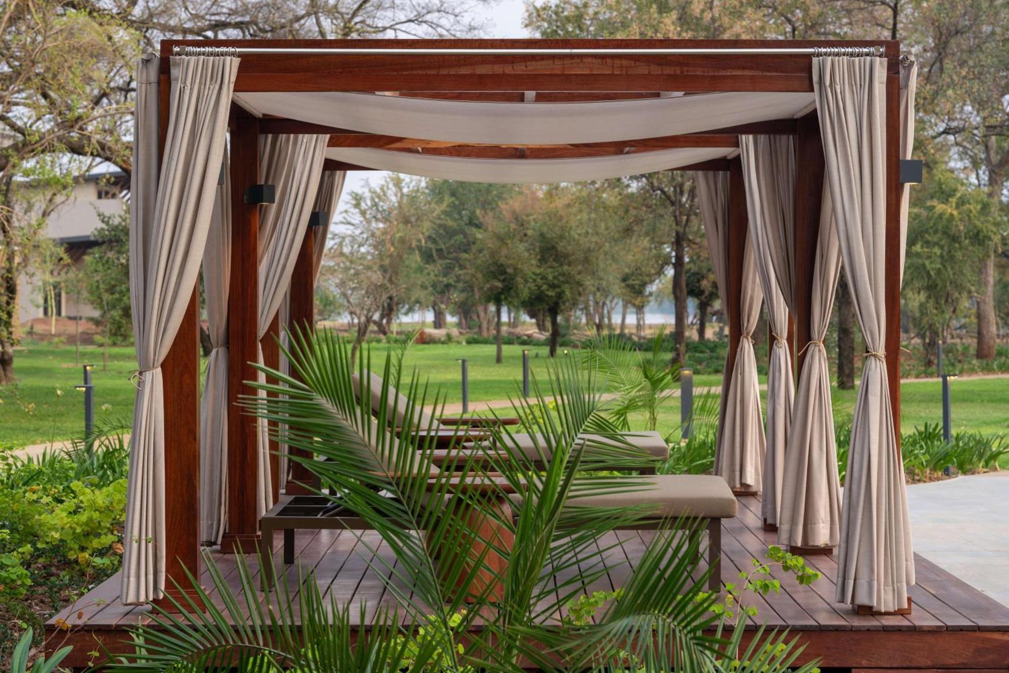 Radisson Blu Mosi-Oa-Tunya Livingstone Resort Exterior photo