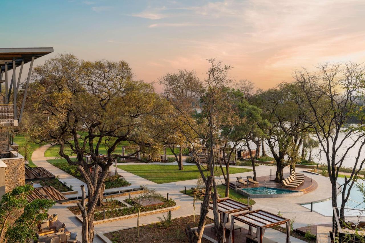 Radisson Blu Mosi-Oa-Tunya Livingstone Resort Exterior photo