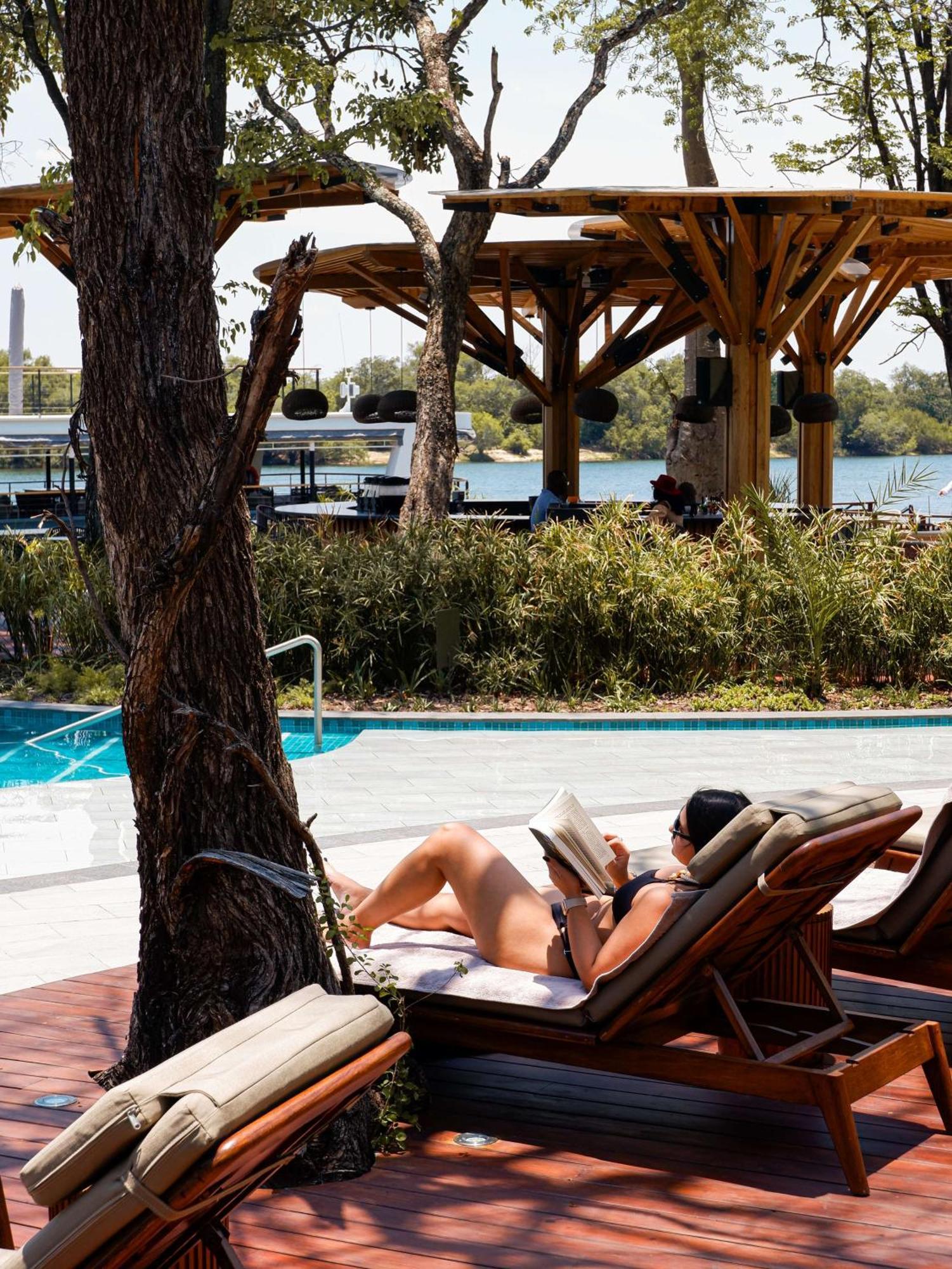 Radisson Blu Mosi-Oa-Tunya Livingstone Resort Exterior photo